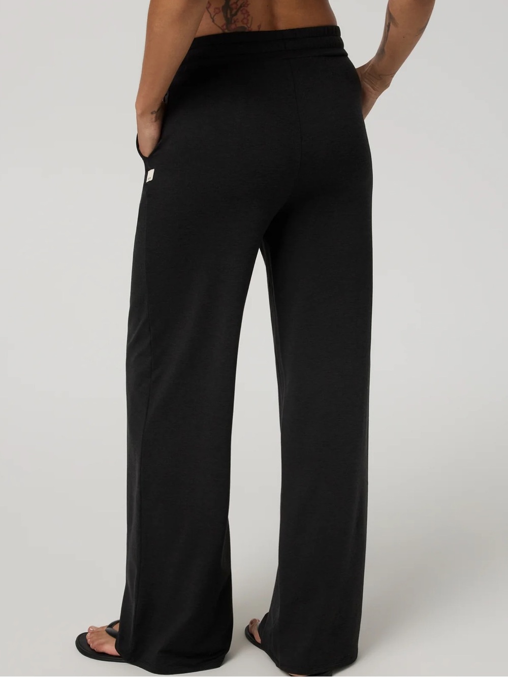 Vuori Halo Essential Wideleg Pant Size Small - Picture 13 of 15